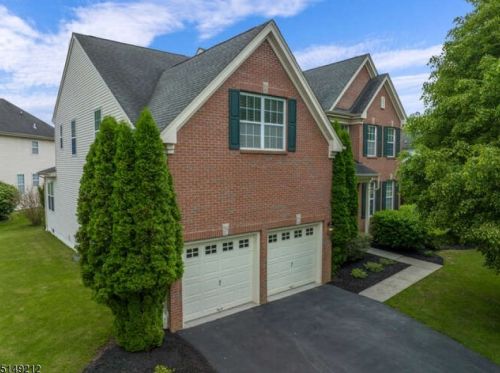 4 Ash Ct, Clinton, NJ 08809-2036