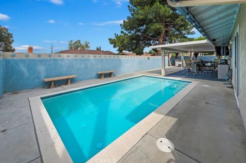 10331 Palmento Dr, Riverside CA  92505-1550 exterior