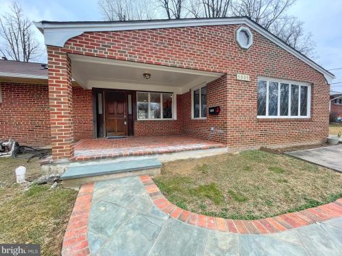 5805 Accomac St, Springfield VA  22150-3820 exterior