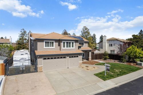 919 Cedarcrest Dr, Vacaville, CA 95687-7881