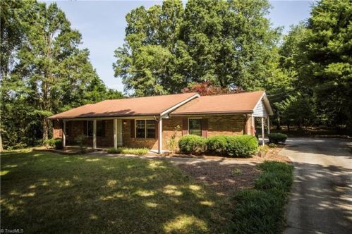 506 Balfour Dr, High Point, NC 27263-3124