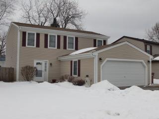 540 Hampton Ln, Keeneyville, IL 60172-2621