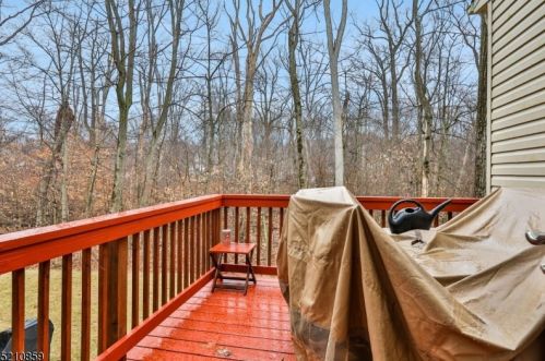 87 Thomastown Rd, Dover NJ 07803-3019 exterior