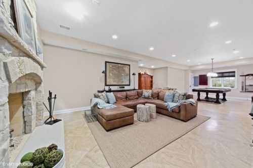 34 Gilbert Ave, Willowbrook IL  60514-1140 exterior