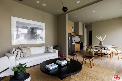 15740 Morrison St, Van Nuys CA  91436-1544 exterior