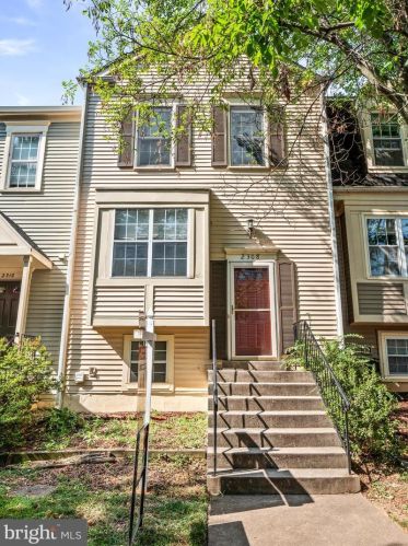 2308 Hunters Square Ct, Herndon, VA 20191-2814