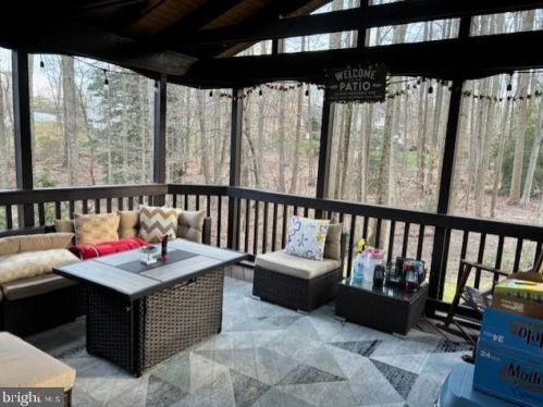 3909 Leaf Lawn Ln, Woodbridge VA  22192-4901 exterior
