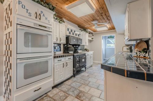 1939 Rambling Rdg Ln, Carrollton TX 75007-3154 exterior