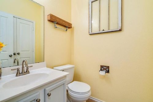 132 Trinity Dr, Uhland TX 78640-4330 exterior