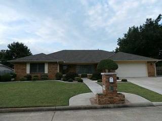 111 Saint Charles Pl, Chickasha, OK 73018-7120