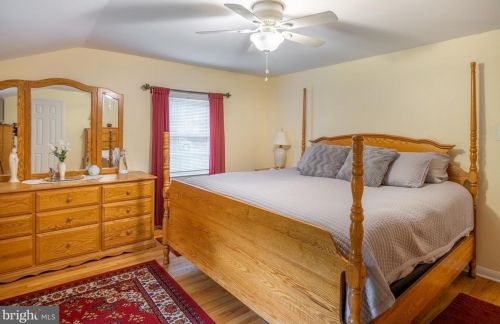 8408 Chippewa Rd, Philadelphia PA 19128-1206 exterior