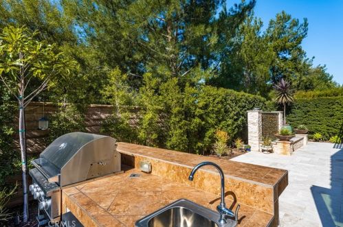 22 Shadybend, Irvine CA  92602-0844 exterior