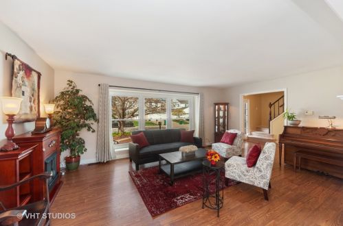 1383 Larchmont Dr, Buffalo Grove, IL 60089-1131