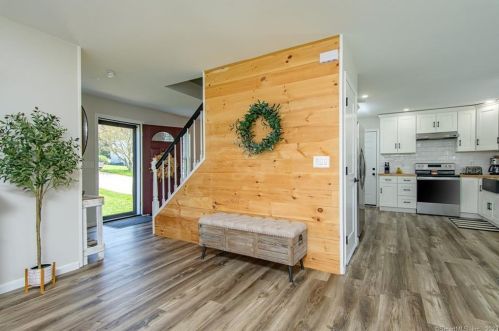 15 Bartlett Meadow Dr, Killingly CT  06241-1847 exterior