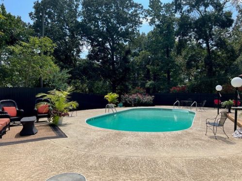 115 Rock Creek Dr, Holly Springs, GA 30114-2124