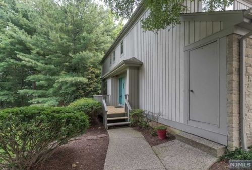 607 Glasmere Rd, Mahwah, NJ 07430-2049