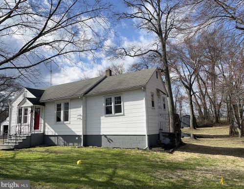 56 Mandl St, Trenton NJ  08619-3604 exterior