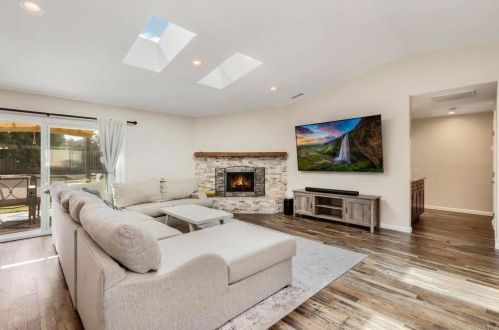 1730 Calle Jules, Vista CA  92084-3242 exterior