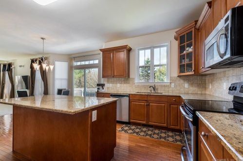 31 Broadmeadow Rd, Wallingford, CT 06492-6045