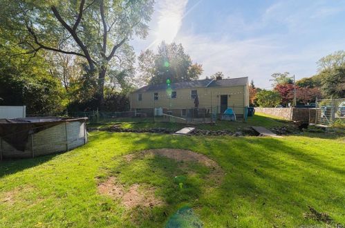 10 Flintlock Rd, Norwalk CT  06850-4425 exterior