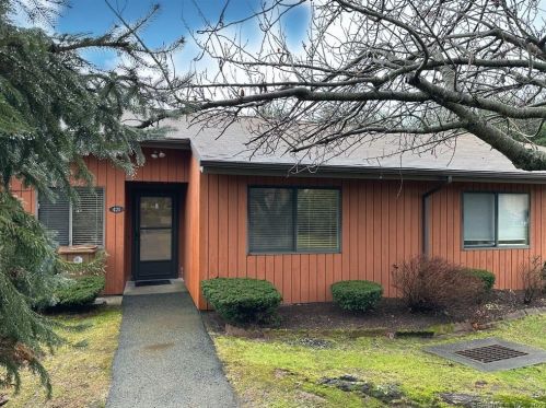 421 Asbury Rdg, Huntington, CT 06484-4809