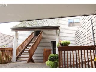 7511 Edgewater Ave, Portland OR  97203-5081 exterior