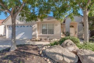 4652 Rio Bravo Dr, Fresno, CA 93722-3237