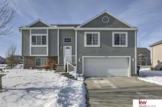 1812 Ridgeview Dr, Omaha, NE 68046-8238