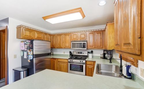 5253 Hearthstone Dr, Springfield OH  45502-8364 exterior