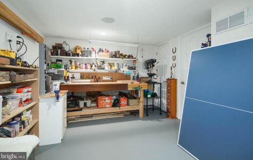 809 20 St, Philadelphia PA 19130-2025 exterior