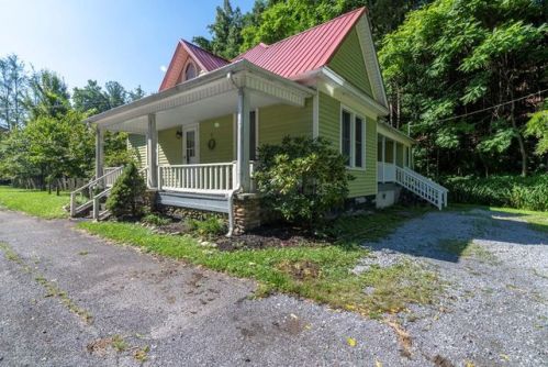 385 Beaver Dam Ave, Damascus, VA 24236-2159