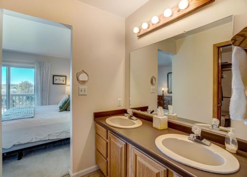 3282 Camelot Dr, Saint Paul MN  55125-2754 exterior