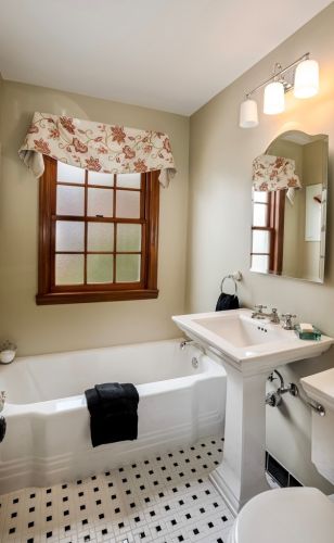 211 Turner Pl, Sycamore IL  60178-2563 exterior
