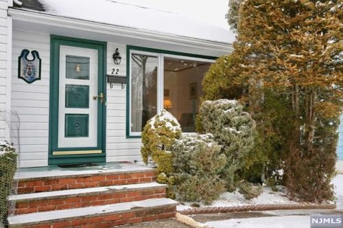 22 Alexandra Ct, Mahwah, NJ 07430-1229