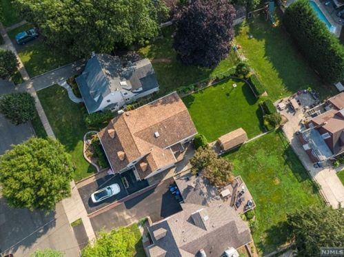 685 Bogert Rd, River Edge, NJ 07661-2242