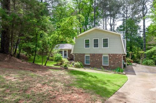 3958 Yellow Pine Dr, Lilburn, GA 30047-2327