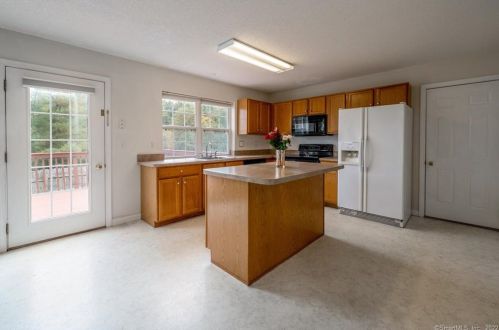 14 Greenview Ter, Middletown CT  06457-8738 exterior