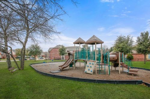 1742 Auburn Dr, Carrollton TX 75007-1452 exterior