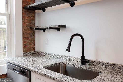 535 Strawberry St, Lancaster PA  17602-4466 exterior