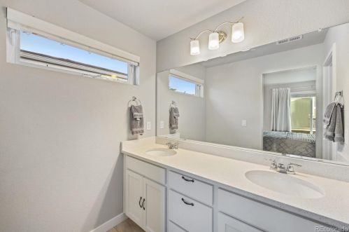 2418 Troy Ct, Aurora CO 80011-6641 exterior