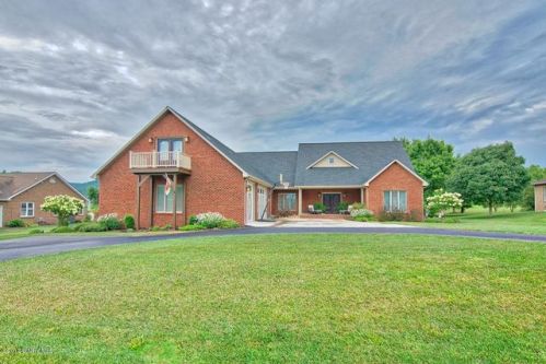 1040 Arrington Rd, Blacksburg, VA 24060-9226