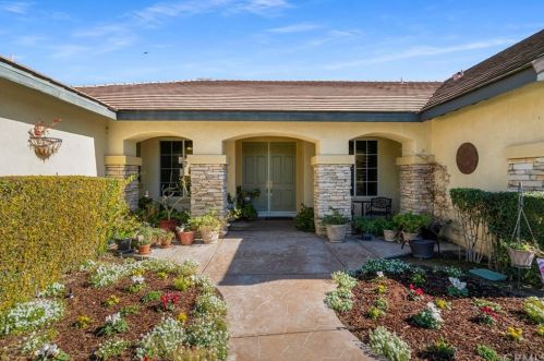 7470 Chateau Rdg Ln, Riverside CA  92506-7542 exterior