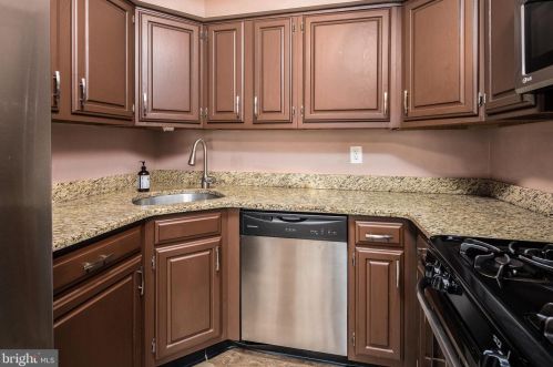 2 Exeter Ct, Princeton NJ  08540-7000 exterior