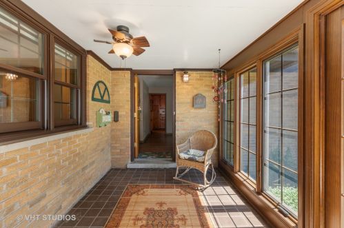 2111 Collett Ln, Homewood, IL 60422-1306