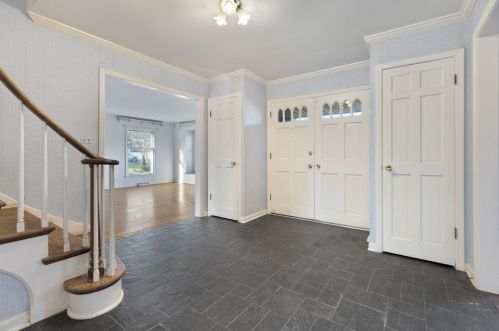 105 Sequoia Ln, Bannockburn, IL 60015-4428