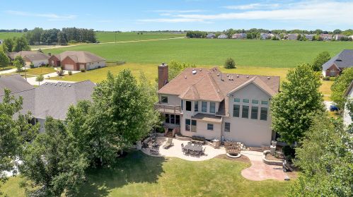 1910 Parkside Dr, Sycamore IL  60178-3315 exterior