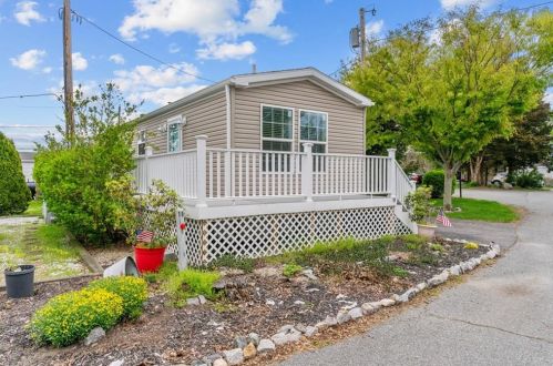 10 Matteson Rd, Warwick, RI 02818-5303