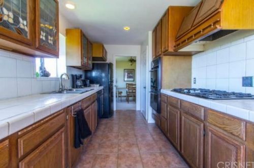 1319 Gonzales Rd, Simi Valley CA exterior