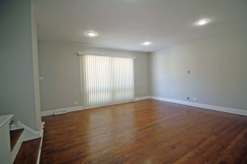 1028 Wheeling Rd, Mount Prospect, IL 60056-1218