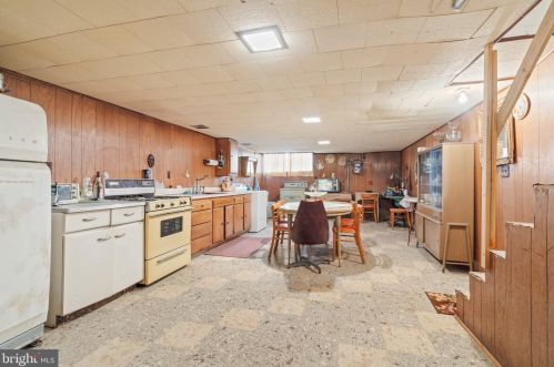 2320 10th St, Philadelphia PA 19133-1538 exterior